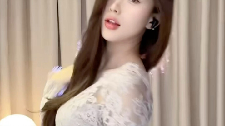 Diao Qiao Tak Boleh (Celana Pendek, Tarian Panas di Siaran Langsung Awal)