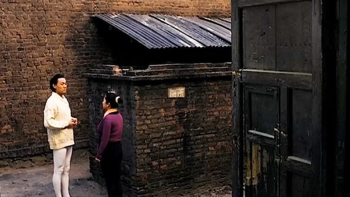 This Chinese film, which blatantly crosses the moral底线, lays bare human desires with shocking realis