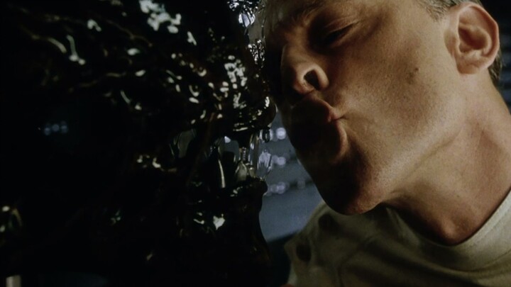 استخدم البشر تقنية استنساخ فائقة القوة لتهجين أخطر وحش في الكون!