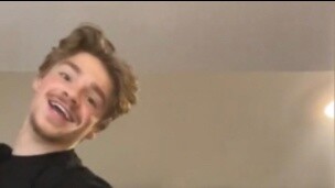 [เพลงเก่ากลับมาฮิตอีกแล้ว] ดนตรีสุดมหัศจรรย์บน TikTok หนุ่มๆ ชื่นชอบเต้นตาม (มี MV ต้นฉบับแนบท้าย)