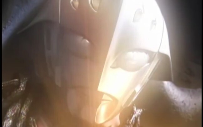Satu-satunya Ultraman yang masih bisa berdiri meski lampunya dimatikan.
