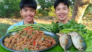 ลาบหมูรสเด็ดสูตรเหนือ ปลาทูทอด มาพร้อมผักสดๆกรอบๆ