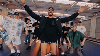 ป๊อป All-Star Cypher แต่มีคนถอดกางเกงของเขาออกด้วยความตื่นเต้น