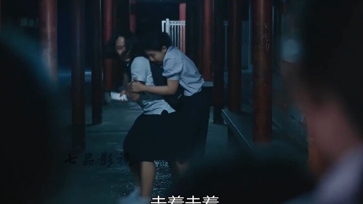 At a prestigious Thai university, students have to kneel just to attend class—and the longer you kne