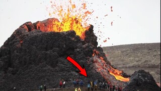 KEBERANIAN TINGKAT DEWA, Warga Malah Dekati Gunung Meletus