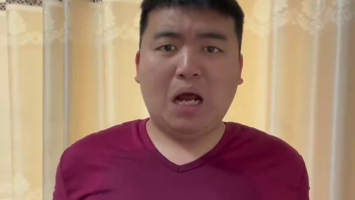 ผู้ลอกเลียนแบบเฉินที่ต่อต้านการฉ้อโกงเปิดเผยว่าเขาทำเงินได้สามถึงสี่ร้อยดอลลาร์ต่อชั่วโมง กลายเป็นโก