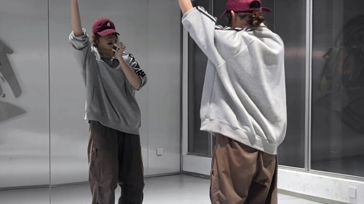 挑战一口气跳完2024年所有划曲！！西珍妮又轻轻地为难自己一下