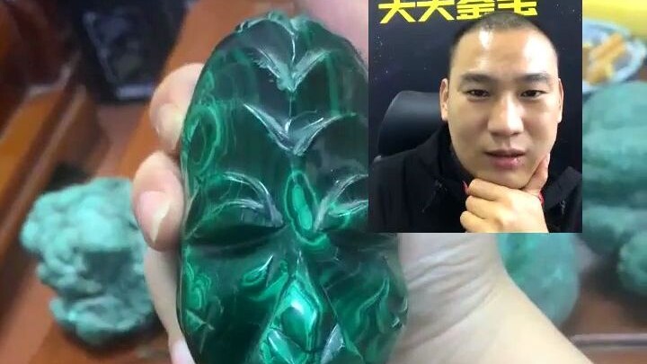 Bạn ơi, cái tượng này chạm gì vậy?