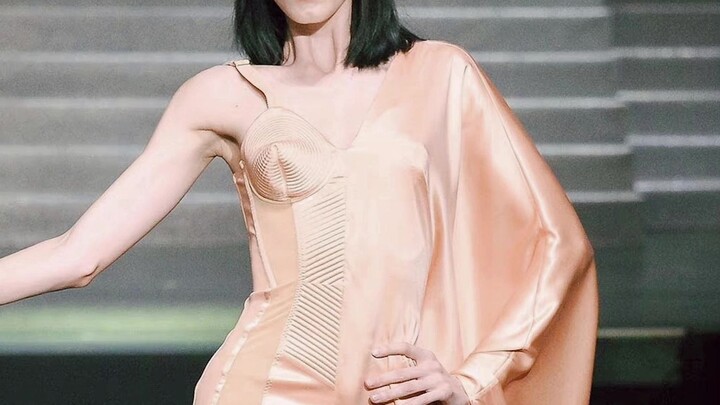 Professional Model for Live Streams