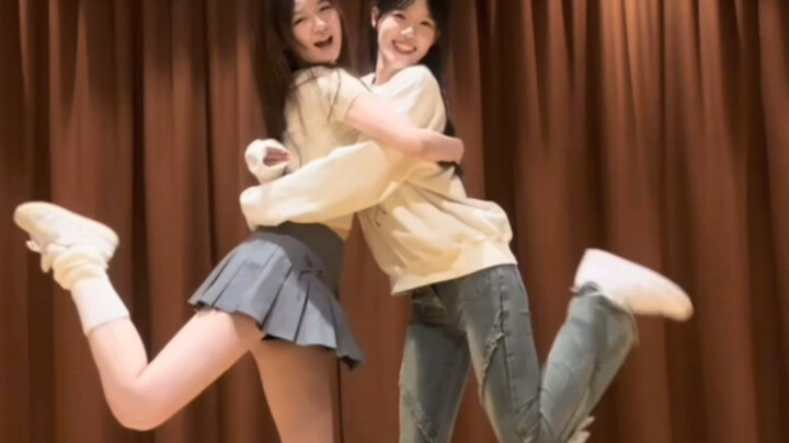 Two little girls recorded a video together again