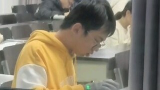 พี่ชายที่น่ารัก หยุดสอบได้แล้ว มาทานข้าวกันเถอะ!