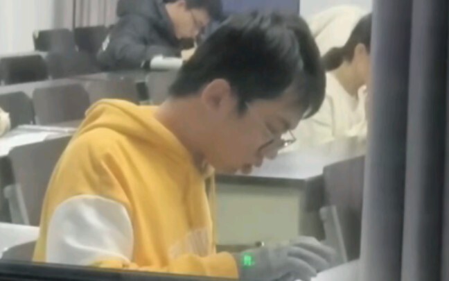 Anh trai tốt, đừng thi nữa, ăn cơm đi!