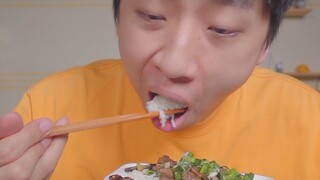 สเต็กเนื้อซอสหัวหอมและเกลือ