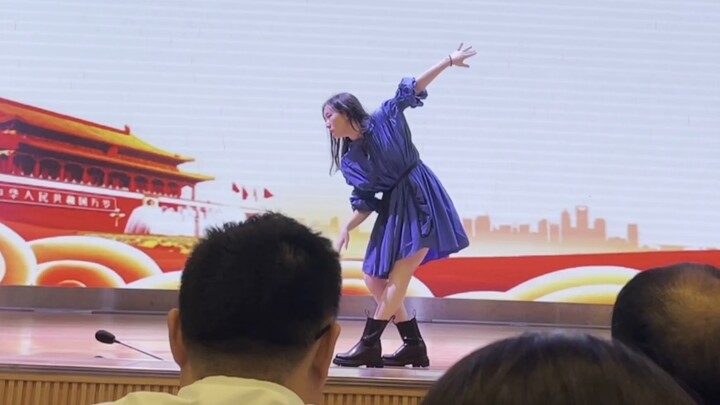 Panggung kampus langsung berubah menjadi pertunjukan musik? .... .... Rekan Jeon So-yeon dari Tiongk