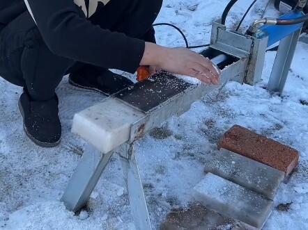 Hỗ trợ phát điện thủy lực Brick Snowball