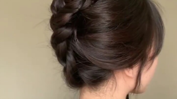 درس تصفيف الشعر بضفيرة مجدولة ثلاثية الأبعاد: لرأس مسطح، هيا بنا!