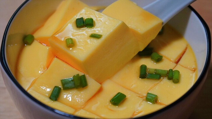 Should you use hot or cold water for steamed egg custard? How long should you steam it? Turns out th