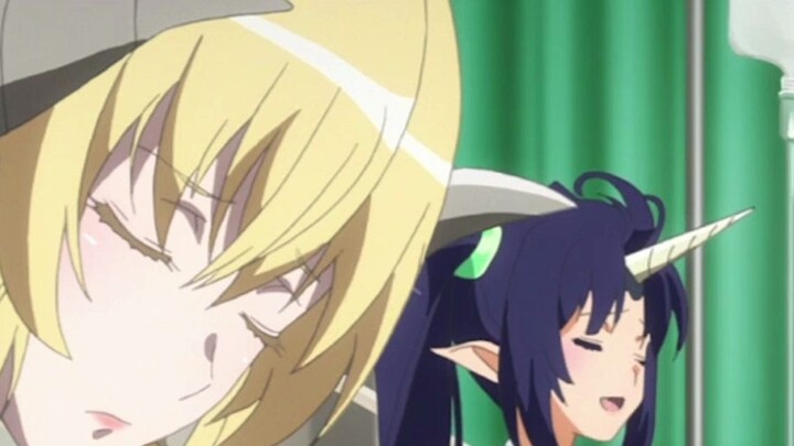 The gluttonous demon became a foodie anchor, and because of eating too much, she was admitted to the