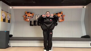 LEEJUNG | 【บันทึกการไลฟ์วันเกิด】สองนาทีรีบส่องงานสกปรกของ aespa | หุ่นยนต์เต้นกำลังปล่อยพลังอีกแล้ว~