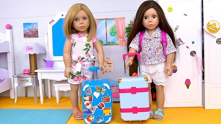 Doll Sisters Packing Travels Bags for Summer Vacation - Play Toys Compilation