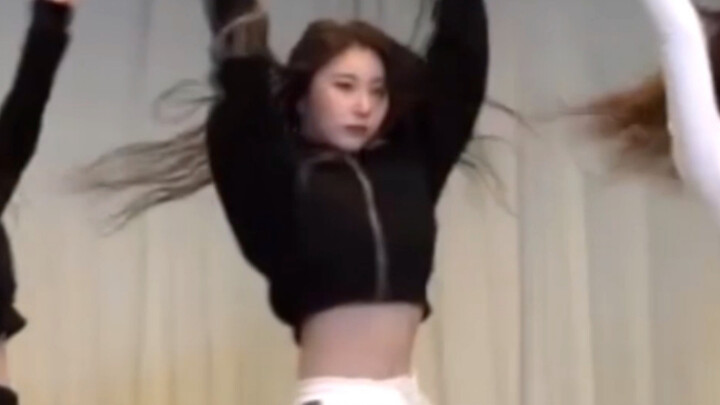 [อีแชยอน] FIESTA ผมยาวหายาก! มาดูเอวบางๆ ขาเรียวยาวของเธอกัน! โฟกัสห้องซ้อมแบบโฮมเมด