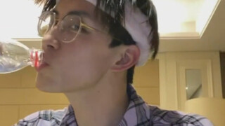 敖瑞鹏的抽象过于天赋异禀，键盘也是擦身体乳了，嗷一嗓子～