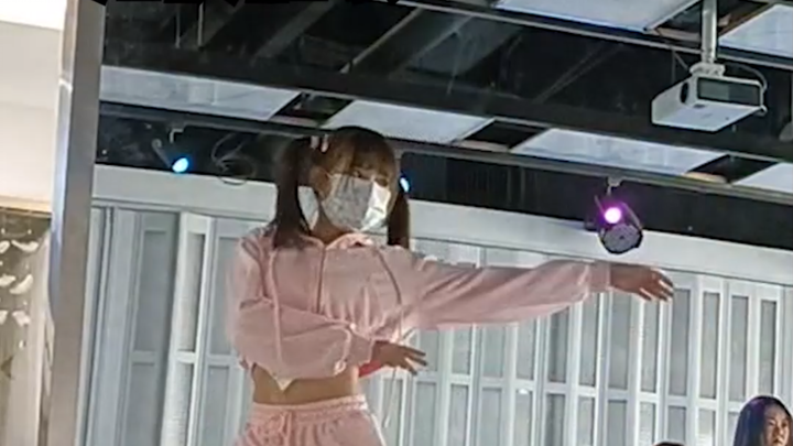 It's been a long time since I danced with my brothers~ Give everyone a chance! Come on, praise me~! 