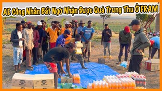 Anh Em Công Nhân Bất Ngờ Nhận Thêm Được Quà Trung Thu Cho Các Cháu Nhỏ Ở Nhà Tại Quang Linh Farm