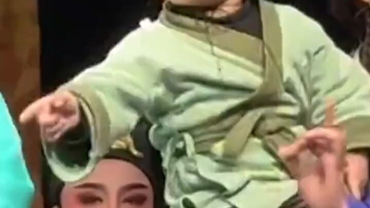 As soon as Xiaoshuoshuo steps on stage, your eyes just can’t stop staring at him!