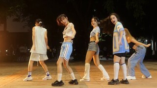นักศึกษาหญิงจากมหาวิทยาลัยเทคโนโลยีจีนตอนใต้ เต้นอย่างเต็มพลัง! การใส่เสื้อฟุตบอลดูเด็กเกินไป