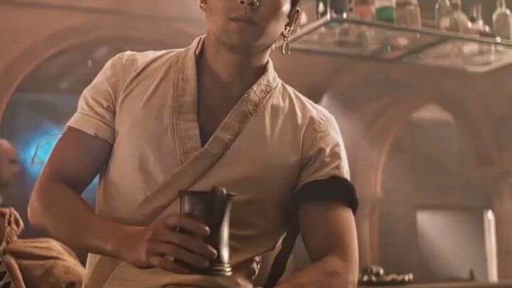 Zoro dengan gaya bertarung tiga pedang memang keren