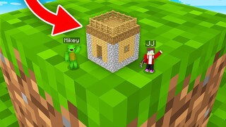 Mikey and JJ Found a PIXEL HOUSE in Minecraft (Maizen)
