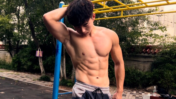 Jangan lagi melakukan gerakan sembarangan saat latihan otot perut, hari ini saya akan mengajari Anda