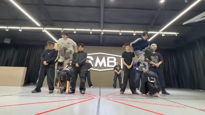 Versi ruang latihan “Shuffle” oleh Xu Shengliang Si jauh lebih jelas dibandingkan penampilan panggun