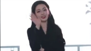 Promosi utama acara ini adalah rok. Tak disangka, jaket yang dikenakan Dilireba ludes dalam hitungan