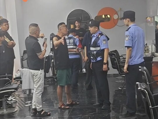 Mengejutkan, si Kakak Tangan Hitam Elang Suci ternyata langsung ditangkap oleh polisi di tempat (tid