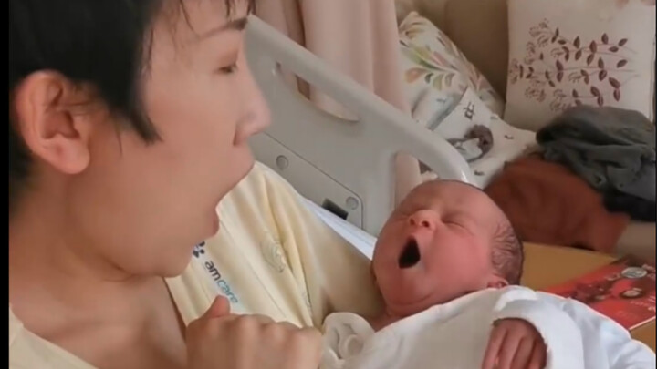 เรื่องราวการกำเนิดของจางน่าเต๋อ! การแสดงความรักแฟนคลับของเจ้าของร้านตีระฆังคือการใช้ลูกชายแท้ๆ ของตั