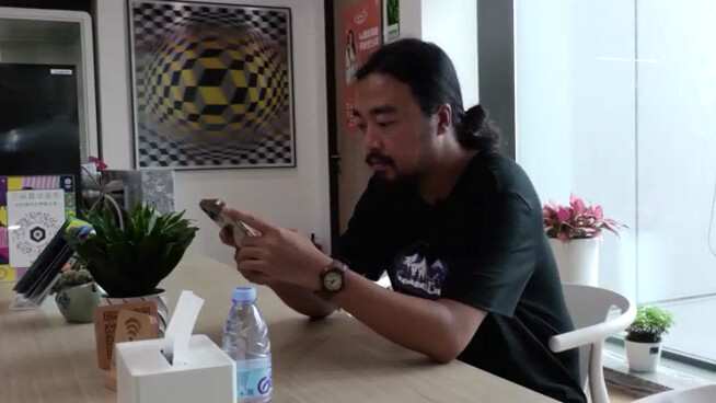 “Rise of an Internet Star” follows the journey of Feng Ge, an ordinary white-collar worker in Shenzh