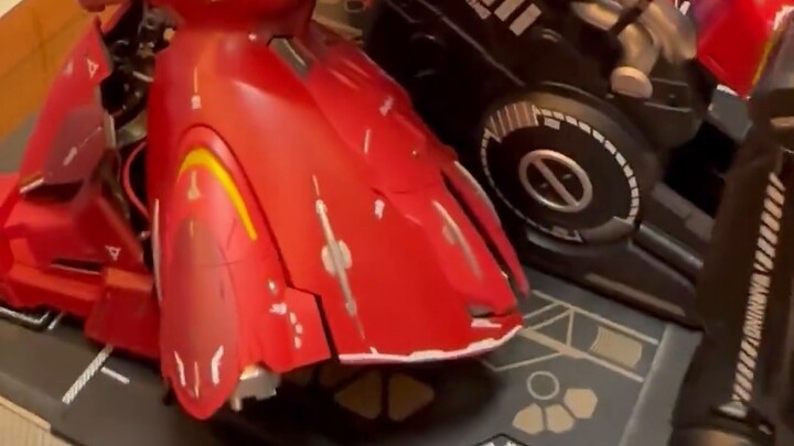 Unboxing video of the Takumi Sazabi