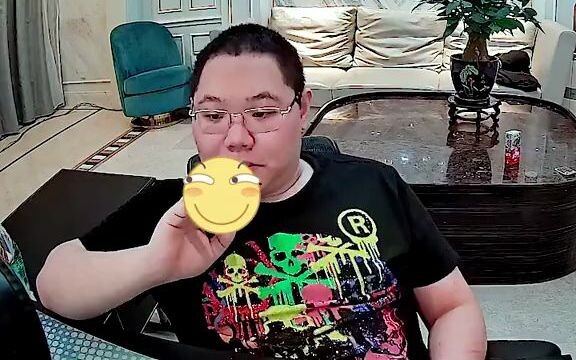 وأخيرًا رأيت وجه تشو شويي يتغير في ثانية واحدة