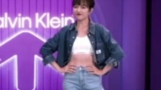 Đời sống|Cùng Tinh Đông làm khách phòng livestream Calvin Klein