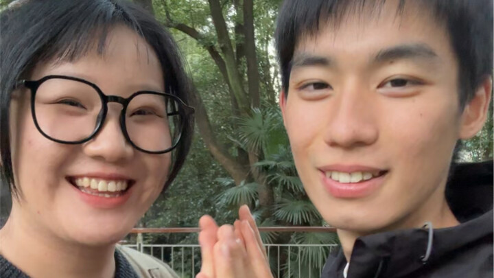 I danced so many times in the corner that it made his head spin, hahaha!