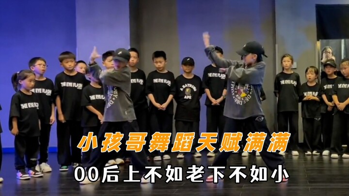 这不得把我女儿迷成智障，小孩舞蹈天赋爆棚