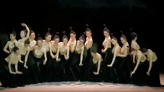 许家印恒大歌舞团舞蹈，一群极品美女演艺，太美啦
