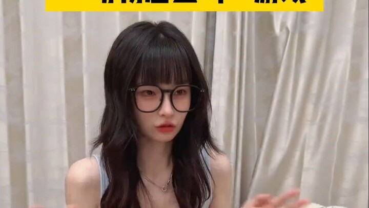 Memegang sepotong isi