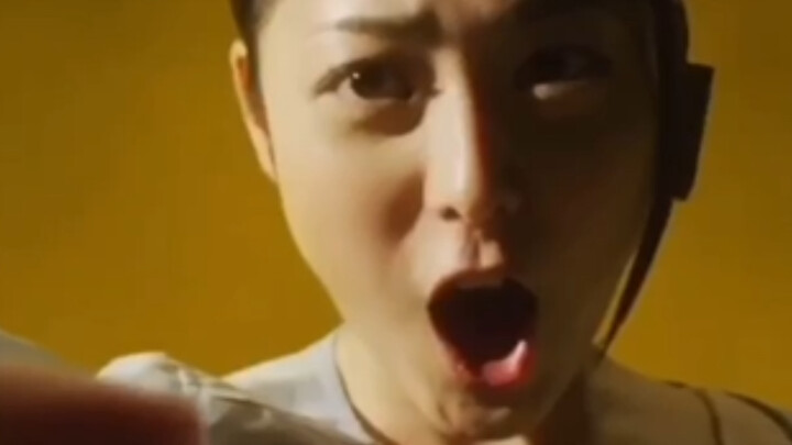 新生代奥特曼O P，但是有角色转身就跳过