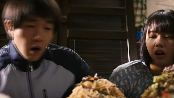 When You Have a Mom Who Loves to Cook Big Meals