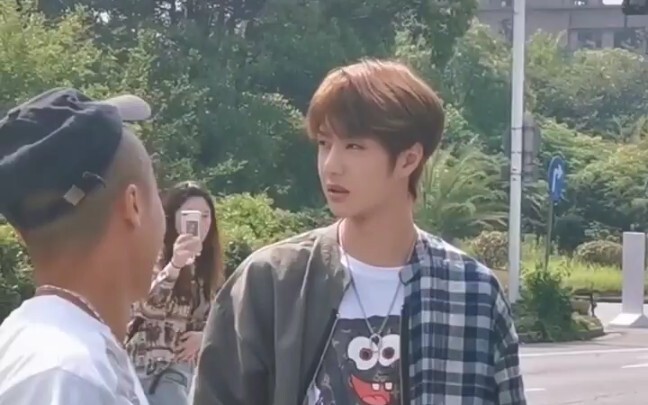 هل وانغ يبو في الواقع أكثر جاذبية من على الشاشة؟