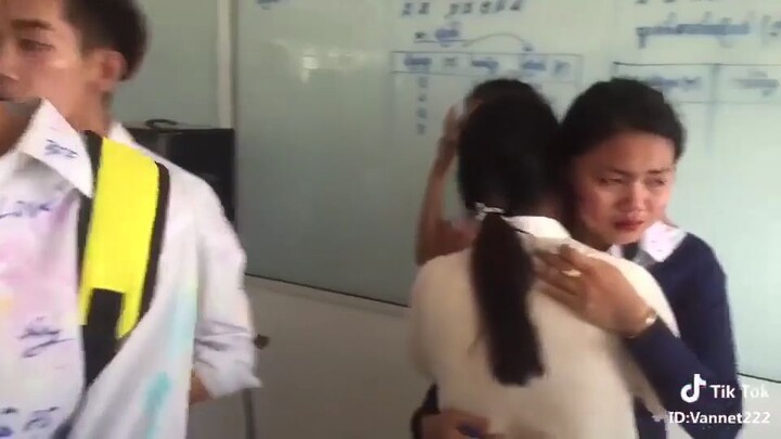 Plastikan sa classroom bago matapos ang taon be like: