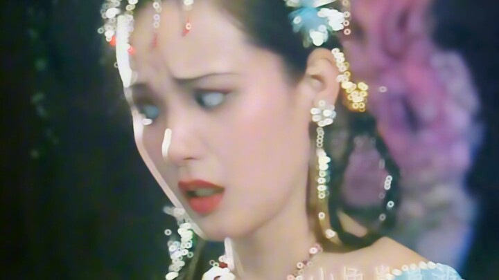 เปรียบเทียบลุคแต่งหน้า “เจ้าหญิงฮาโลวีน” สองเวอร์ชัน เรียกได้ว่าทับถมแบบเหนือชั้น!